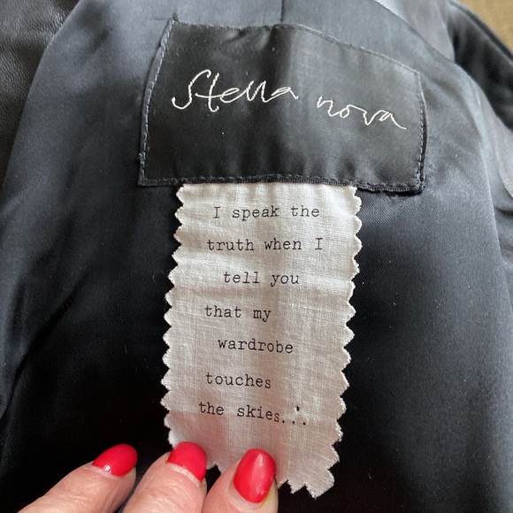 Leather vest with side buckles - Picture 5 of 8